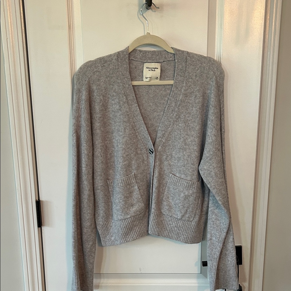 Abercrombie & Fitch Light Gray Women's Cardigan 3.